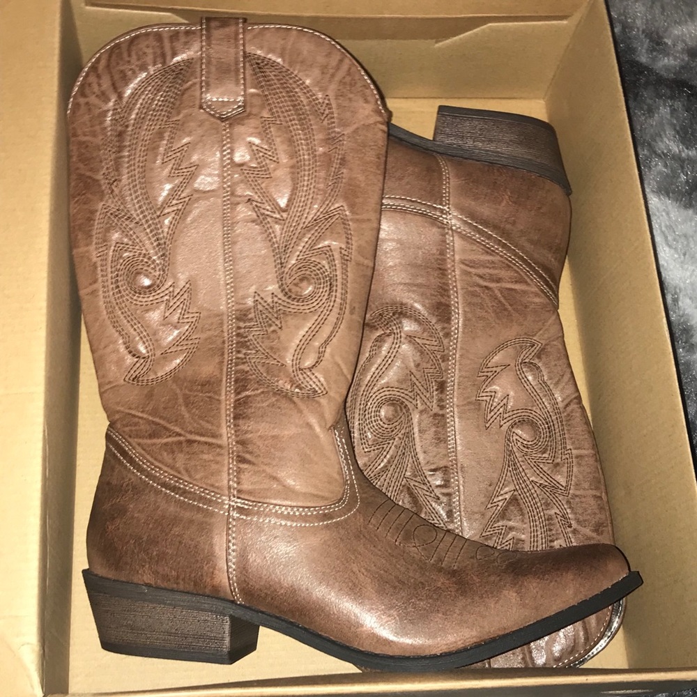 Gaucho brown cowboy boots